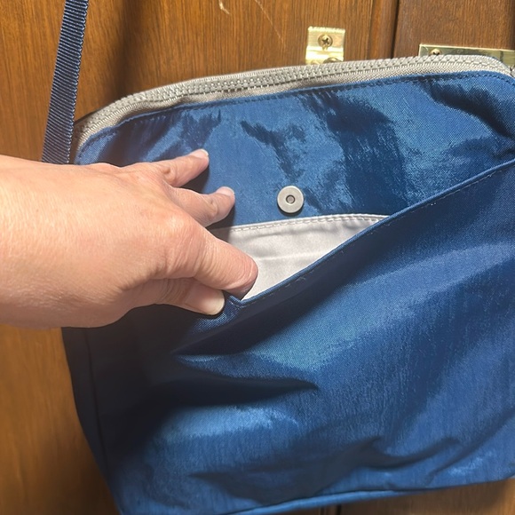 baggallini Comrade Crossbody - Picture 4 of 9